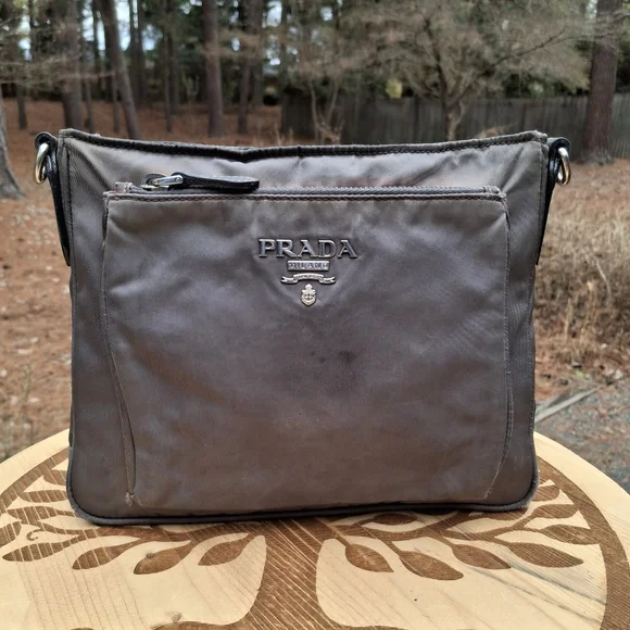 Vintage Prada Tessuto Grey Nylon & Saffino Leather Crossbody Shoulder Bag - Picture 2 of 16